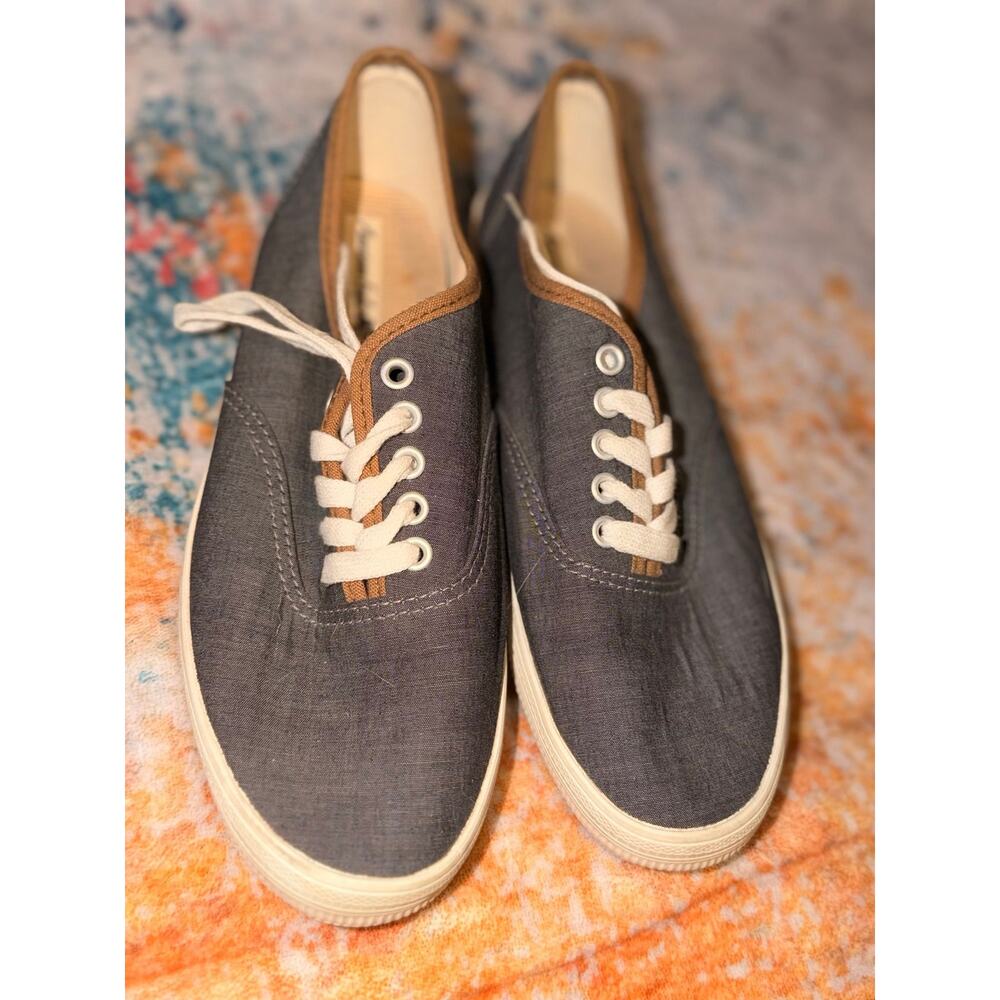 American Eagle Women's grey canvas lace up Sneakers Size 7 EUC